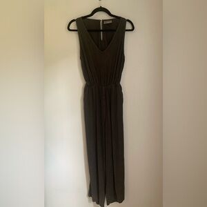 Universal Threads small linen v-neck black jumpsuit